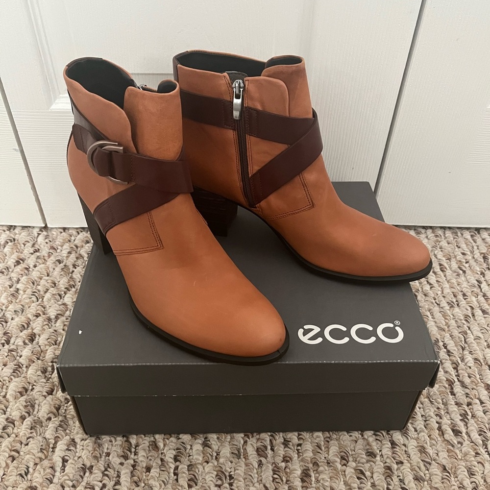 ECCO Women's Brown Ankle Boots